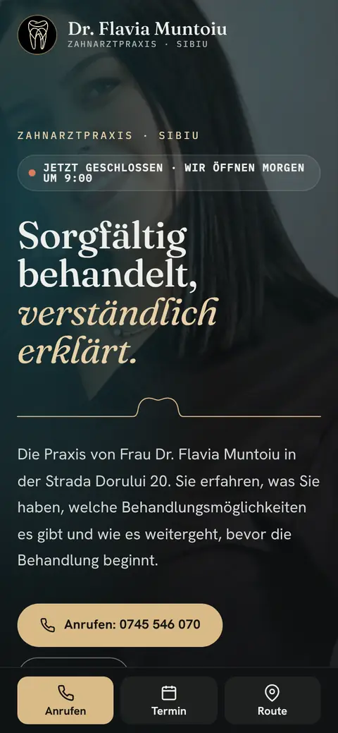 Dr. Flavia Muntoiu auf dem Handy